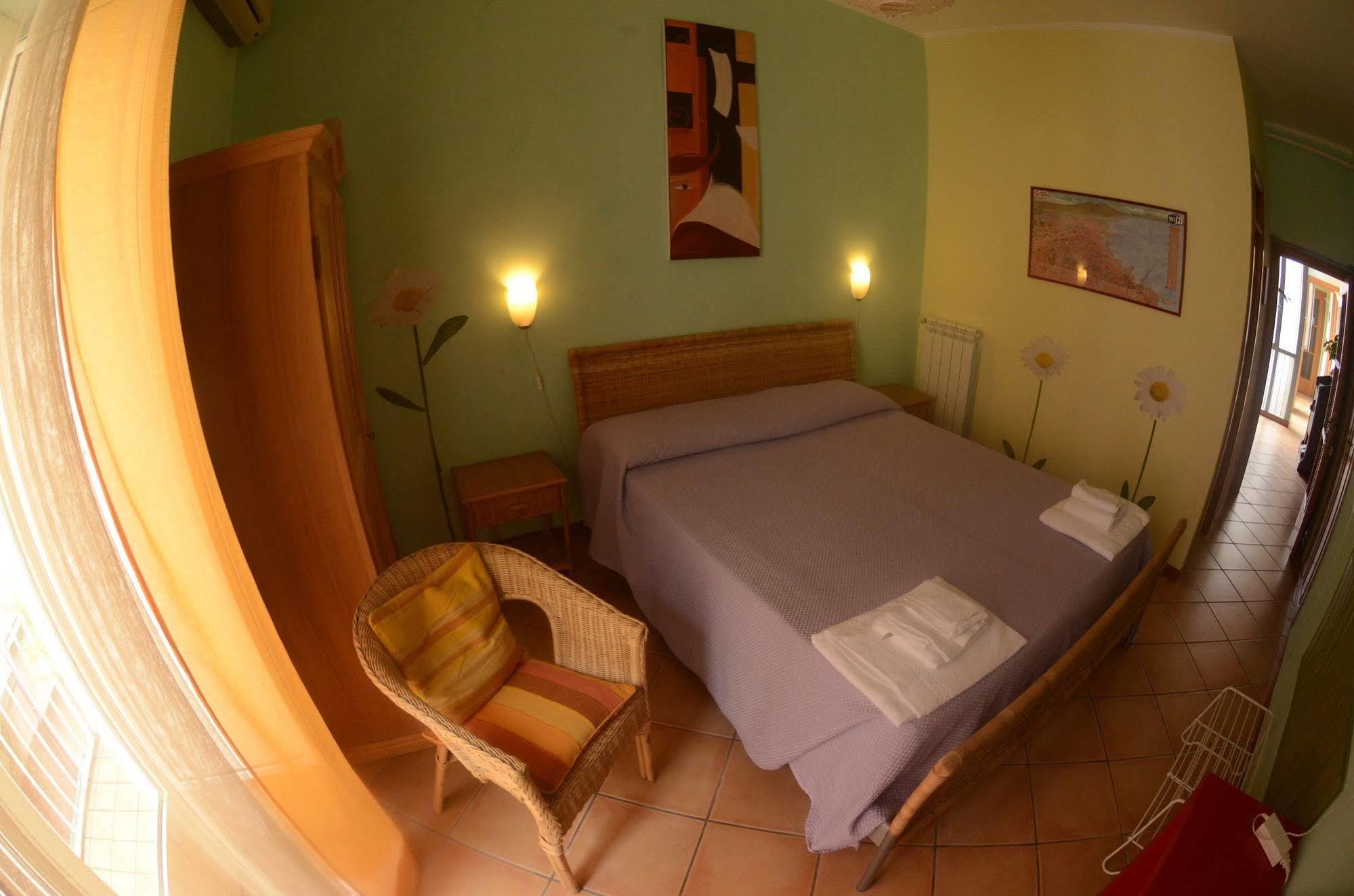 Bed And Breakfast I Vicoletti Di Napoli Luaran gambar